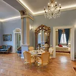 Demartini Palace Apartman *