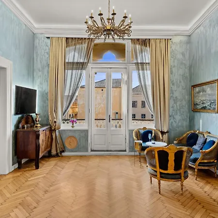 Demartini Palace 아파트 풀라