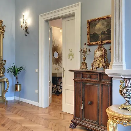 Demartini Palace Apartman Póla