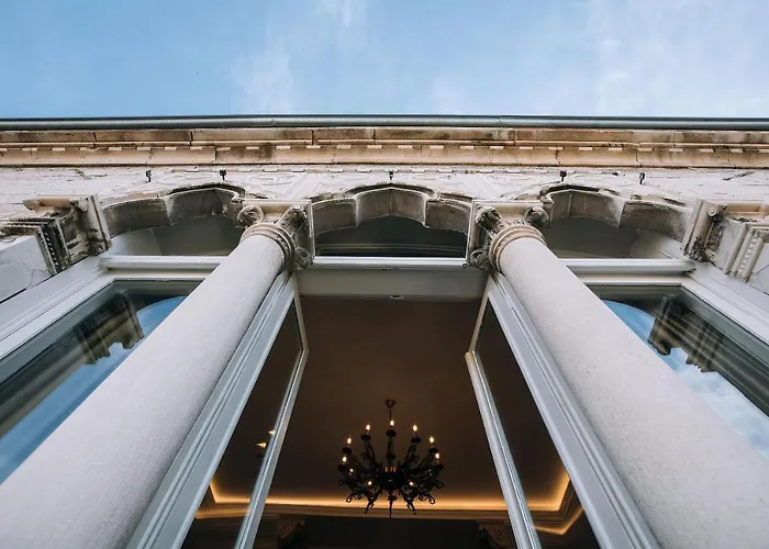 Demartini Palace *