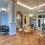 Demartini Palace Διαμέρισμα *