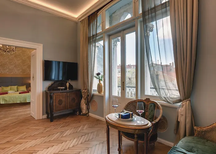 Demartini Palace Apartment